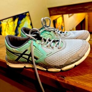 ASICS women’s size 8